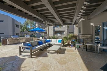 Outdoor Grill With Intimate Seating Area at Scottsdale Horizon Apartments, Scottsdale, 85260